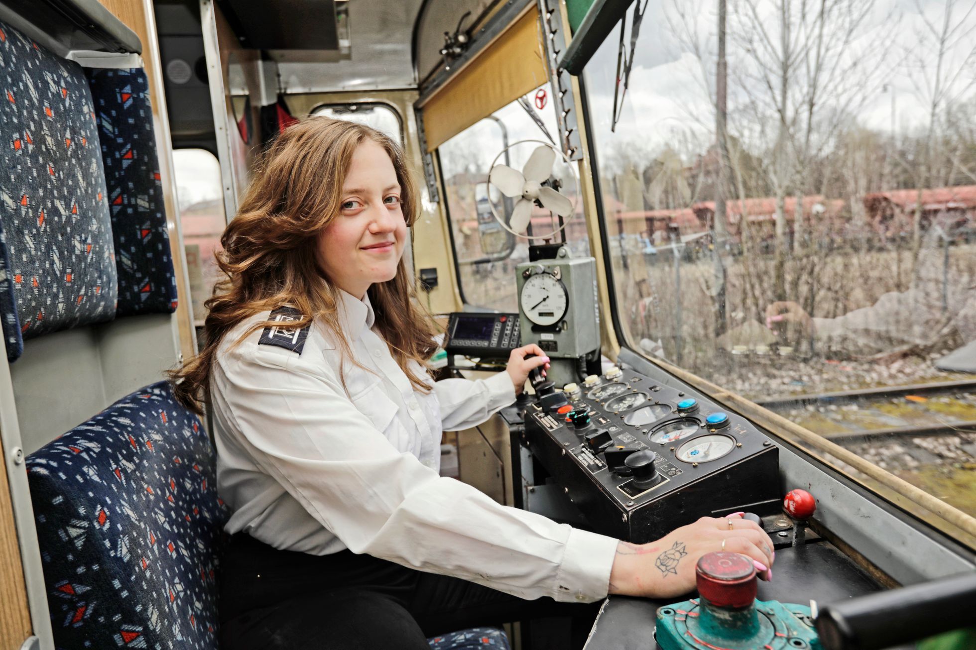 Strojvedoucí, Alexandra Horká, vlak, ženy v mužských profesích, nádraží, koleje