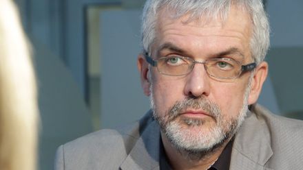 Schneider: Jsou migranti, které připravují na útočení v Evropě, tajné služby tomu nemůžou zabránit