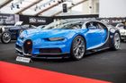 9. Bugatti Chiron, rok 2017, cena 93,5 milionů korun.

Důkaz, že na hodnotě skokově nezískávají jen veterány, ale nová auta. Hypersport Chiron se letos prodal v Paříži za v přepočtu skoro 100 milionů.