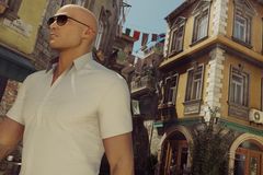 Hitman je ideální hra pro metodické obsesivní psychopaty, z vraždění dělá smrtící hlavolam