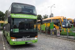 Cenová válka autobusů. RegioJet vyrovnal FlixBus, ten startuje s akčními jízdenkami za 25 korun