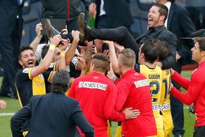 FOTO Barca přišla o titul, Messi smutní. Raduje se Atlético
