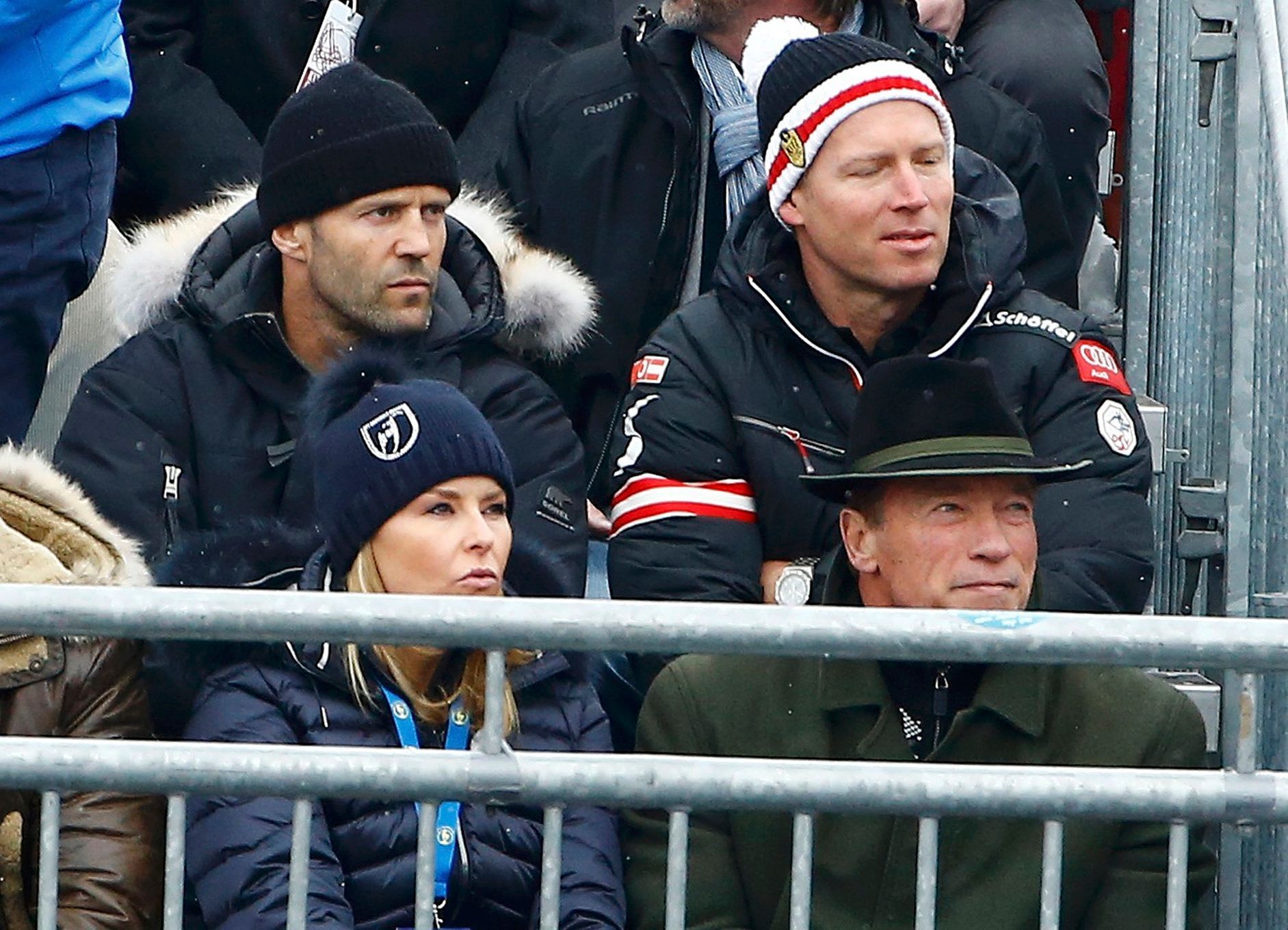 SP ve sjezdu, Kitzbühel 2016: Jason Statham (vlevo nahoře) a Arnold Schwarzenegger