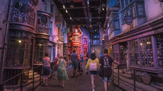 Příčná ulice ve filmových studiích Harryho Pottera.