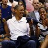 Prezident Obama s rodinou na basketbalu USA - Brazílie