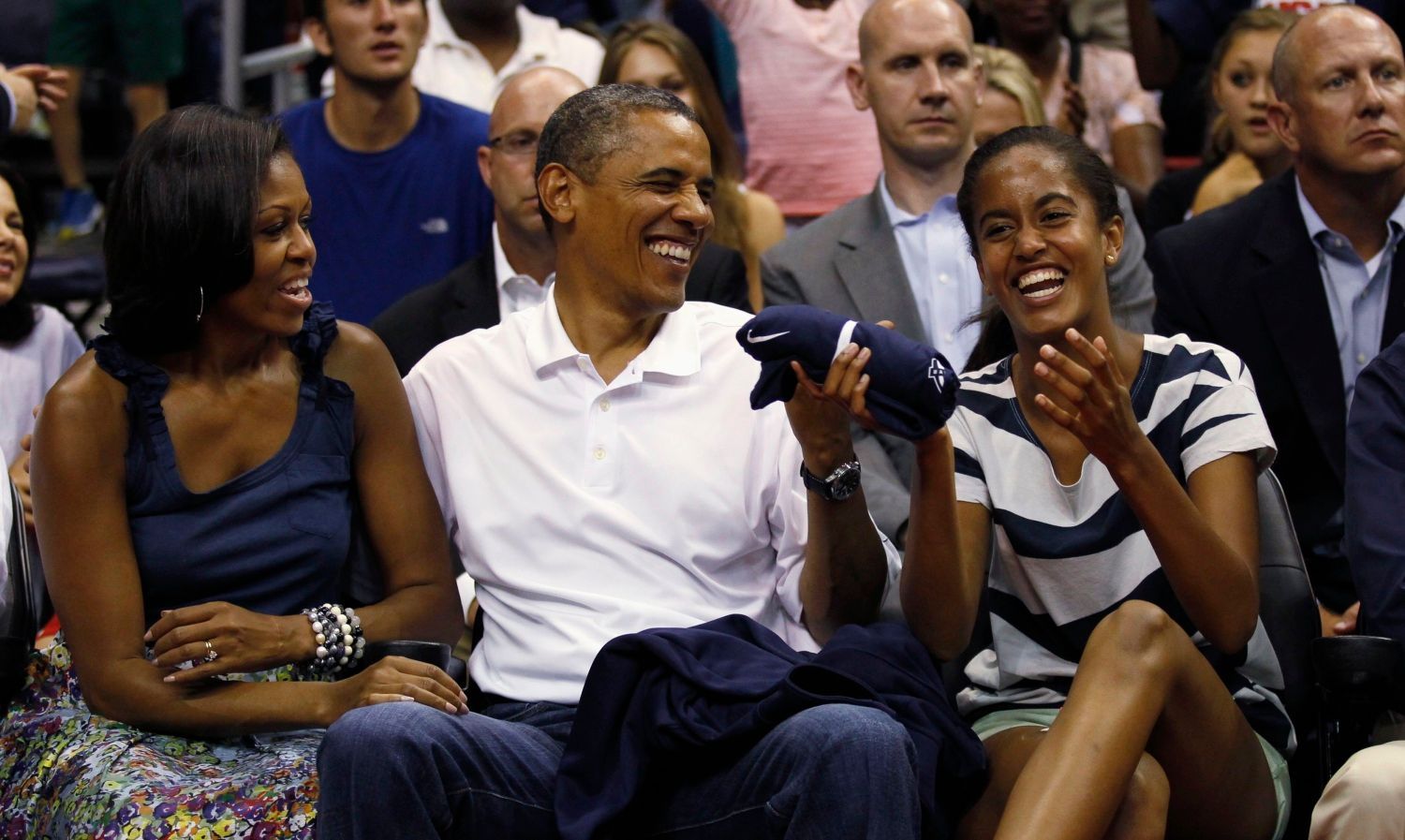 Prezident Obama s rodinou na basketbalu USA - Brazílie