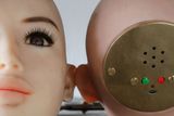S postupující robotizací se rozhodla své výrobky inovovat, a vyvíjí tak robotickou sexuální hračku, píše agentura Reuters. 