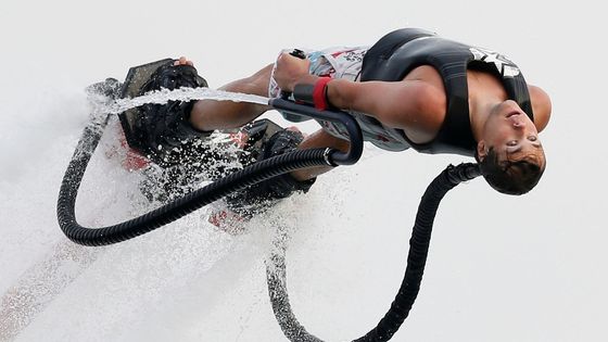 FOTO Flyboarding. Šílenci na tryskových prknech