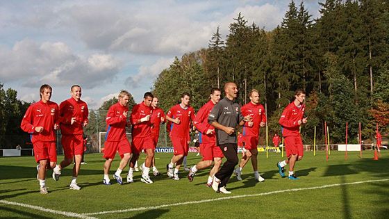 Trénink fotbalové reprezentace. Nový přístup trenéra Haška