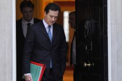 Britská vláda propustí 500 000 státních zaměstanců