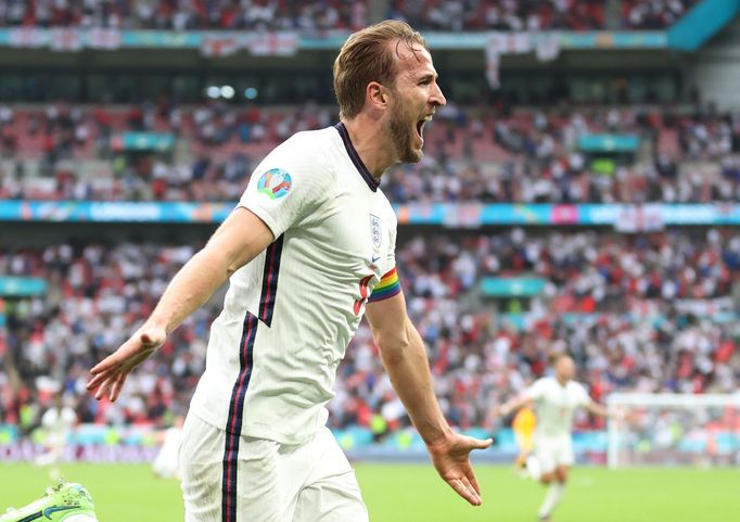 Harry Kane slaví gól v osmifinále Anglie - Německo na ME 2020