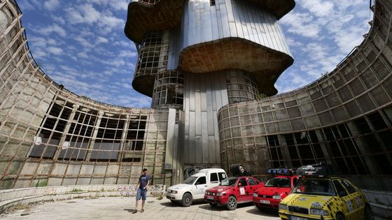 Bláznivá cesta Balkánem ve Favoritu od babičky aneb když staré střepy objevují urbex