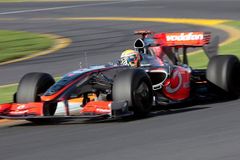 McLaren: Úžasný Hamilton, ale obavy před Malajsií