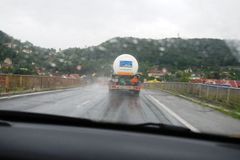 Na Prachaticku a na Šumavě jeďte na silnicích opatrně