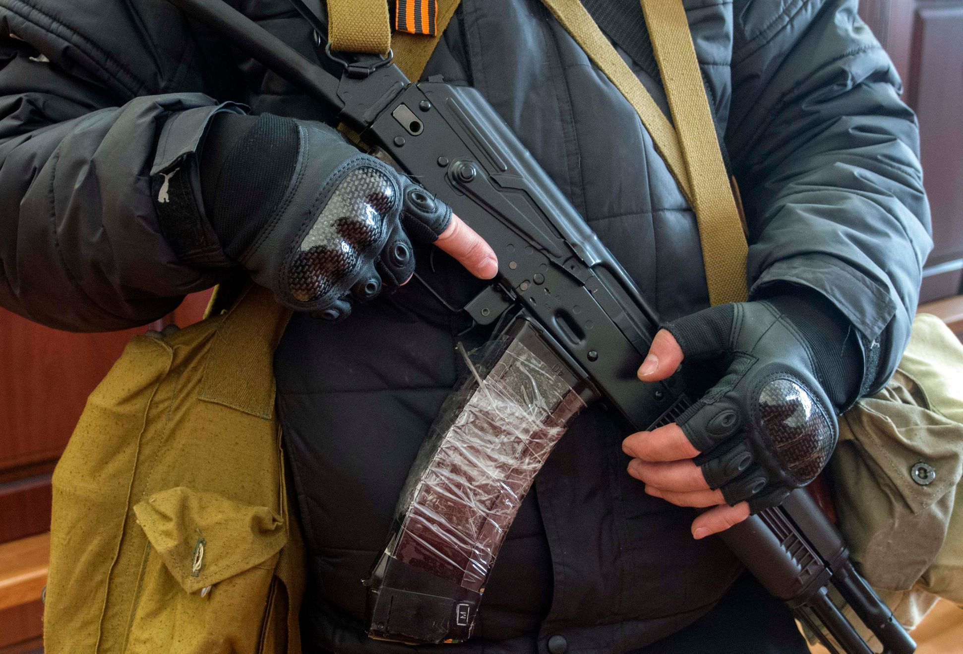 Příznivce připojení k Rusku v ukrajinském Luhansku.