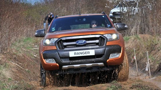 Foto: Drsňák Ford Ranger dostal nový kabát. Testovali jsme ho v brodech i výjezdech