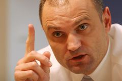 Minister calls Aktuálně.cz reporter 'stupid'