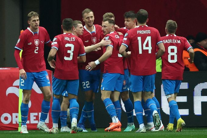 Češi slaví gól na 1:1 v zápase kvalifikace ME 2024 Polsko - Česko