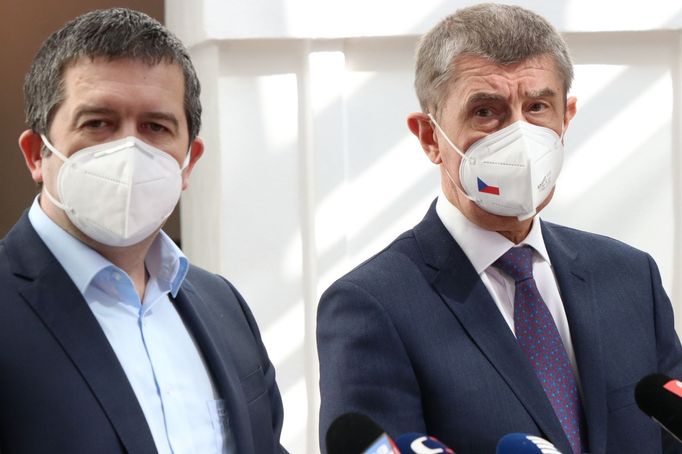 Premiér Andrej Babiš a vicepremiér Jan Hamáček v úterý 20. dubna v Poslanecké sněmovně, kdy kritizovali chování Ruska.