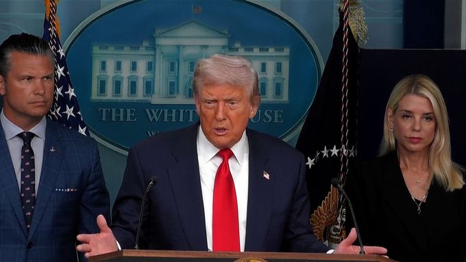 Trump dvakrát prohlásil, že kvůli jednáním o Ukrajině „jede do Ruska“ místo na Aljašku