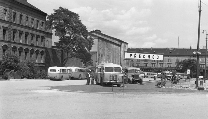 Autobusové nádraží Florenc, rok 1948.