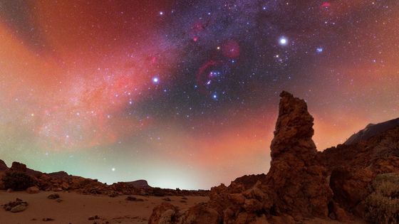 Mléčná dráha, jak jste ji ještě neviděli. Mladý astrofotograf snímky ohromuje svět