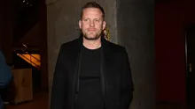 Jakub Prachař se popral v letadle cestou do Abú Dhabí. Vyvést ho musela policie