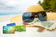 Na dovolenou s kartou nebo hotovostí?
