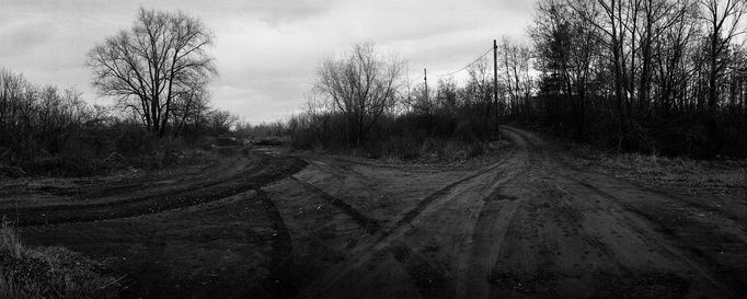 Fotografie y z výstavy panoramatických snímků Ostravska nazvané Nudlařii, která je k vidění v Café Prostoru_ v pražské Národní technické knihovně.