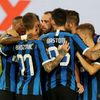 Hráči Interu slaví gól ve finále EL Sevilla - Inter Milán