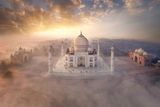Michele Falzone (Itálie): Tádž Mahal, milostný příběh v mlze. Čestné uznání v kategorii Města a stavby.