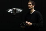 Létající živočichové se však v poslední době stali také zdrojem inspirace pro výzkum v oblasti robotiky. Experti se snaží vyvinout lehké létající roboty, které jsou mrštné, energeticky efektivní a malé jako hmyz.