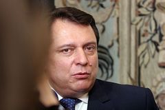 Paroubek: Po volbách zvýšíme daň z příjmu až na 30 %