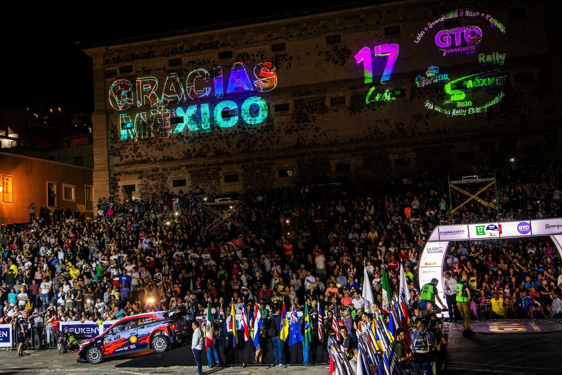 Fanoušci na slavnostním zahájení Mexické rallye 2020