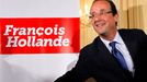 François Hollande poté, co oznámil vstup do socialistických primárek