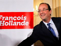 Hollande dlouho před Sarkozym vedl zcela přesvědčivým způsobem.