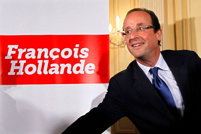 François Hollande poté, co oznámil vstup do socialistických primárek