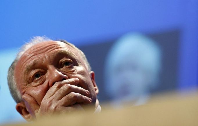 London mayor and Labour candidate Ken Livingstone attends a Mayoral Newsmaker with fellow candidates at the Reuters headquarters in London April 15, 2008. REUTERS/Alessia Pierdomenico (BRITAIN)