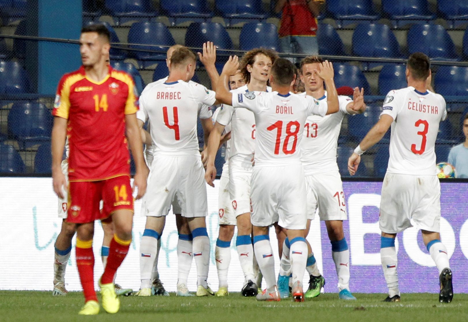 Češi slaví gól v zápase kvalifikace ME 2020 Černá Hora - Česko.