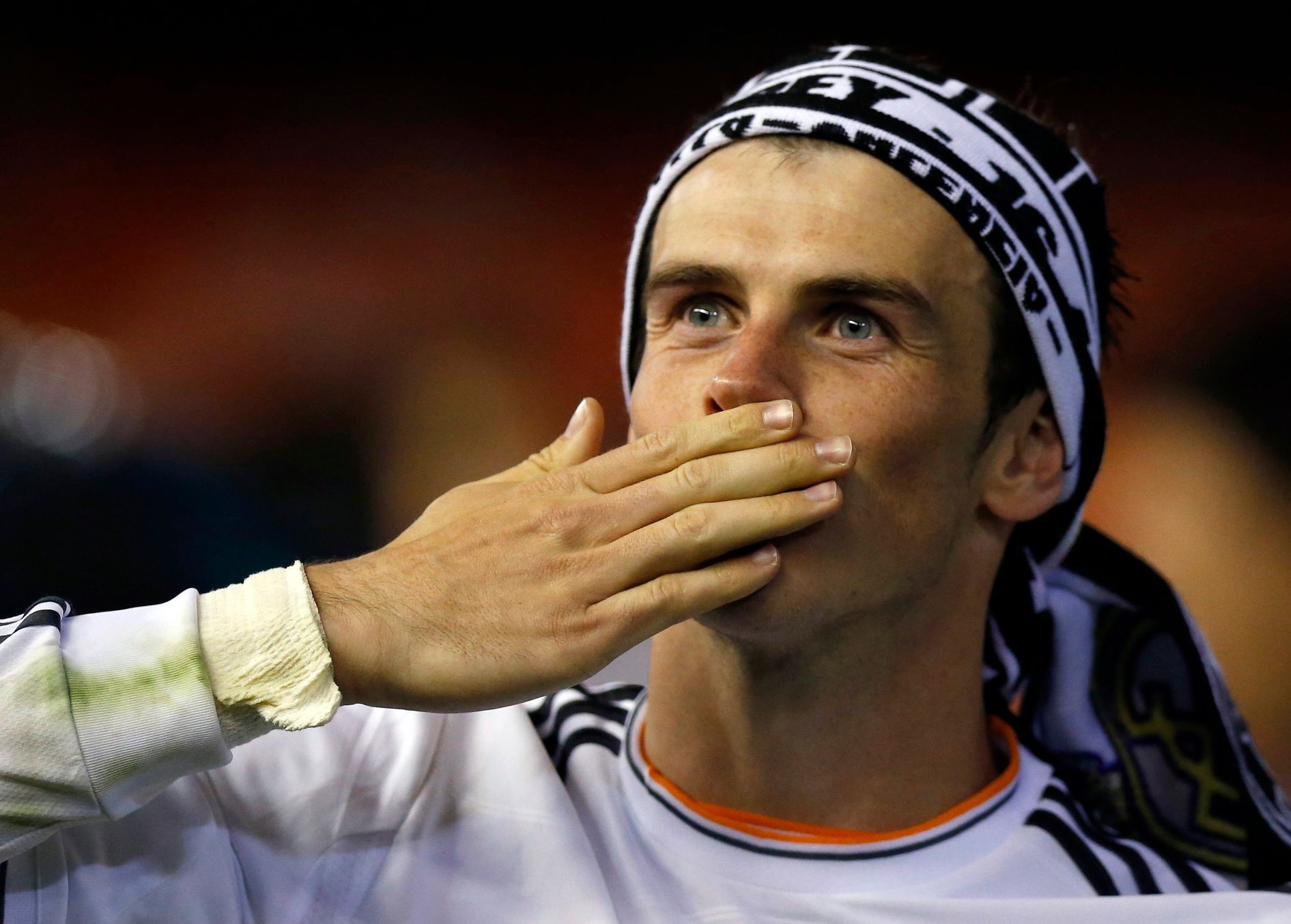 Gareth Bale slaví vítězství Realu Madrid ve španělském poháru