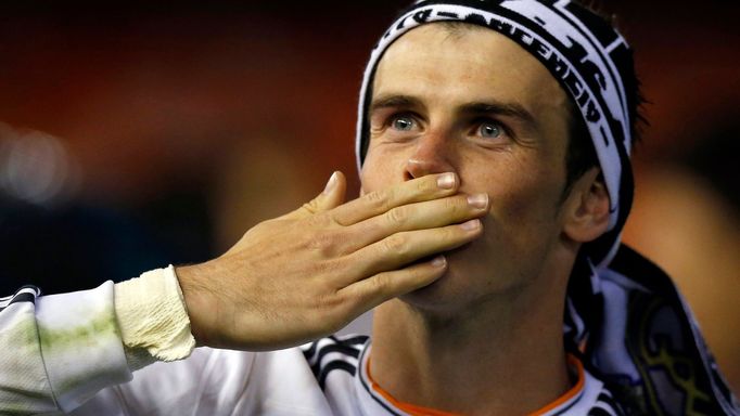 Gareth Bale slaví vítězství Realu Madrid ve španělském poháru