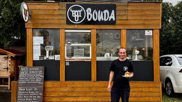 Pankáč z křižovatky. V BBQ Boudě vás odzbrojí vymazleným masem za skvělou cenu