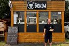 Pankáč z křižovatky. V BBQ Boudě vás odzbrojí vymazleným masem za skvělou cenu