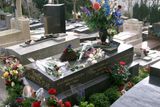 Hrob, v němž odpočívá šanzoniérka Édith Piaf.