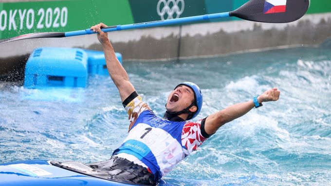 Jiří Prskavec junior se raduje po zlaté olympijské jízdě.