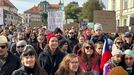 Demonstrace proti Petru Macinkovi na Hradčanském náměstí.