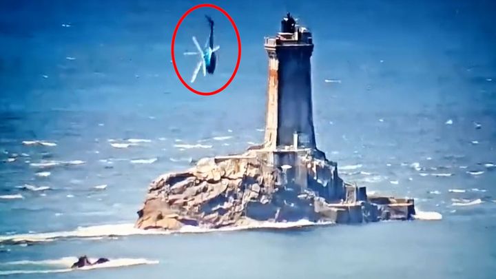 Vrtulník letěl střemhlav na skaliska majáku. Kamera natočila nečekaný zvrat; Zdroj foto: Aktuálně.cz/Twitter/FSX Aviation