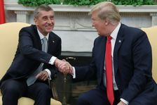 "Donald si jede pro pět procent a musí je dostat." Praha dá na obranu obří částku