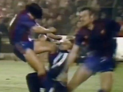 Den, kdy Maradona zešílel. S Barcelonou se božský Diego loučil ohavným způsobem