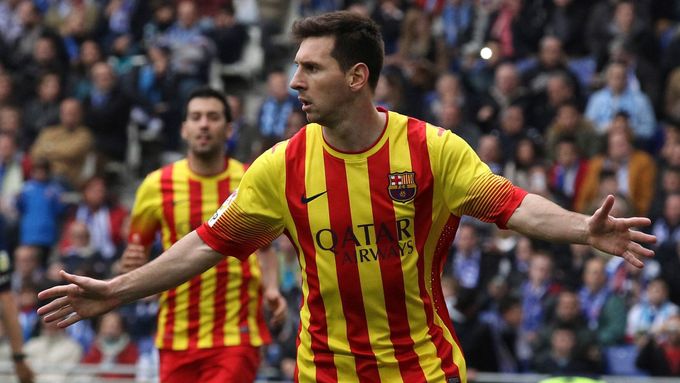 Lionel Messi rozhodl v 77. minutě barcelonské derby z penalty, která však vůbec neměla být nařízena.